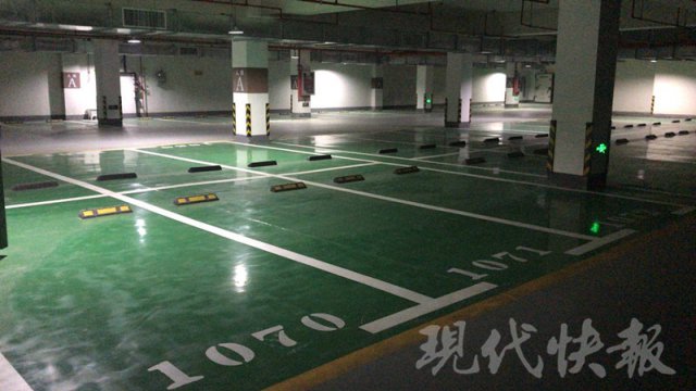 没买车位不让进门,男子与保安争执后倒地身亡
