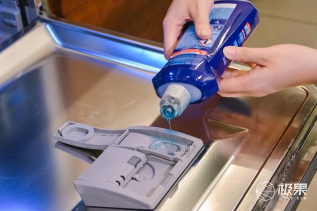 脏盘子堆着懒得洗？学会这一招，不用动手餐具自动变干净