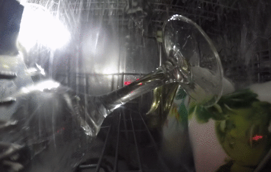 脏盘子堆着懒得洗？学会这一招，不用动手餐具自动变干净