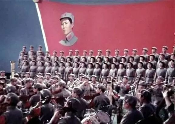 从《芳华》谈70年代部队文工团