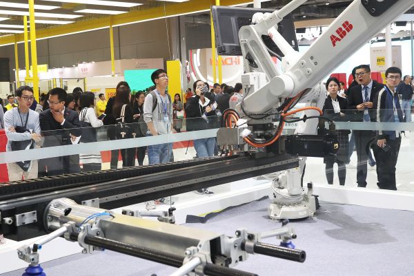 法媒称中国欲凭借机器人成工业强国：2017年产量或达12万