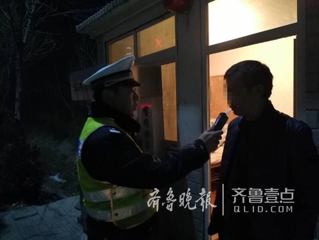 天黑好赶路?男子喝了两杯白酒竟然还敢开车上