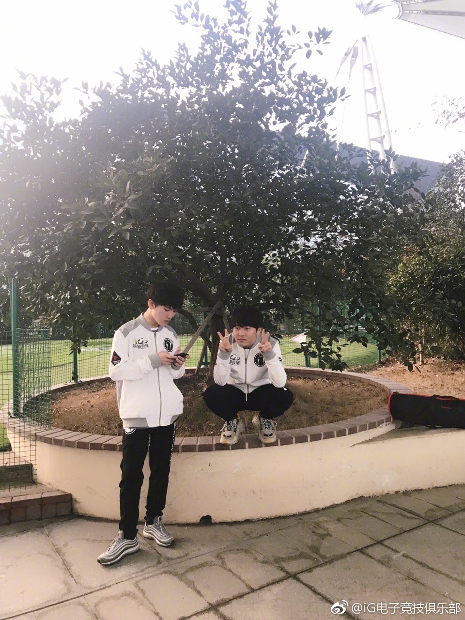 iG发布双C照片 2018赛季新队服曝光