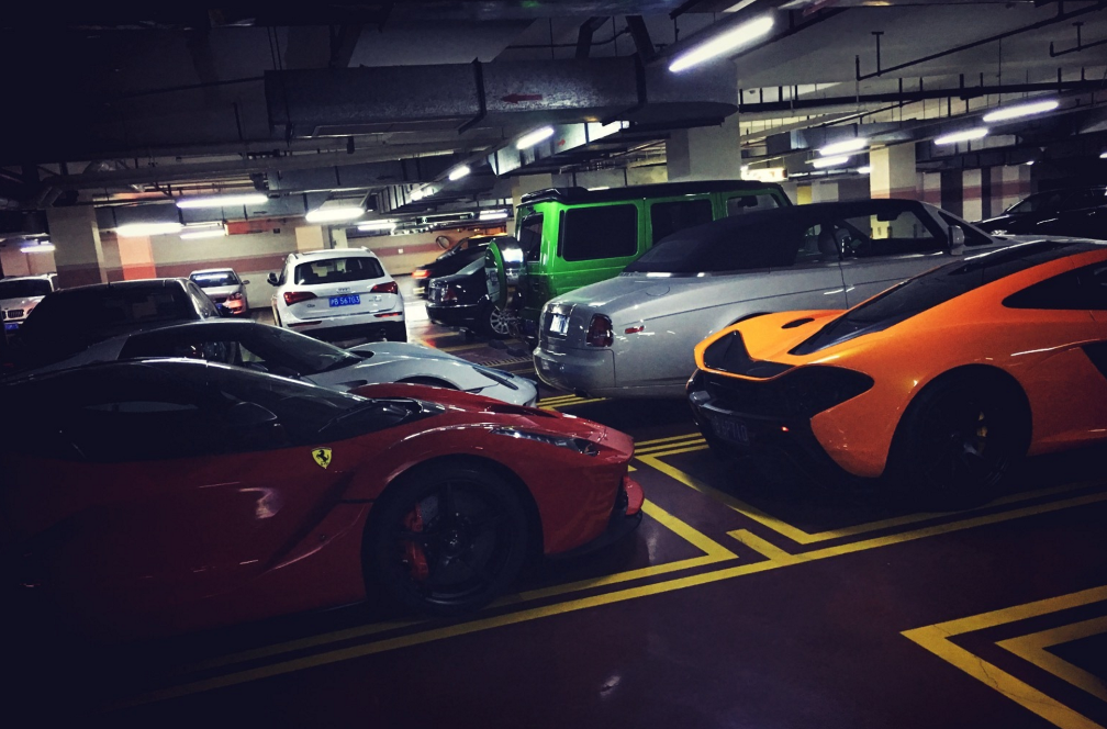 秦奋豪车现身上海最贵KTV，车身颜色1年换1次_凤凰网汽车_凤凰网