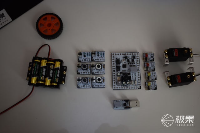 小盖茨机器人L-GATES小创客家庭套装