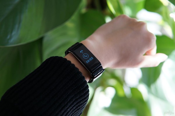 健康瘦身,逆龄好搭档!荣耀畅玩手环A2\/运动蓝