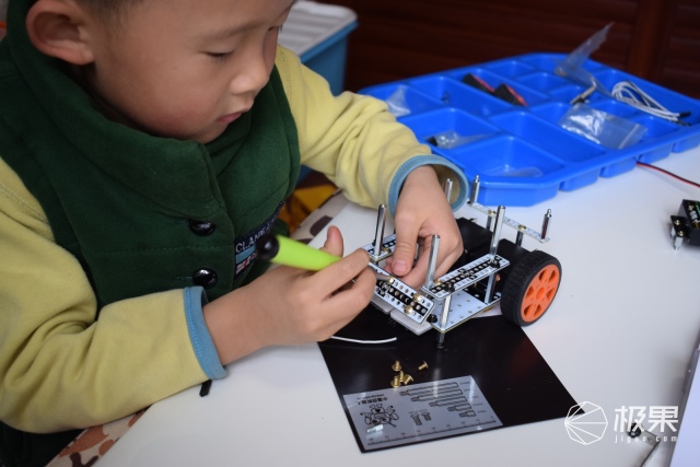 小盖茨机器人L-GATES小创客家庭套装