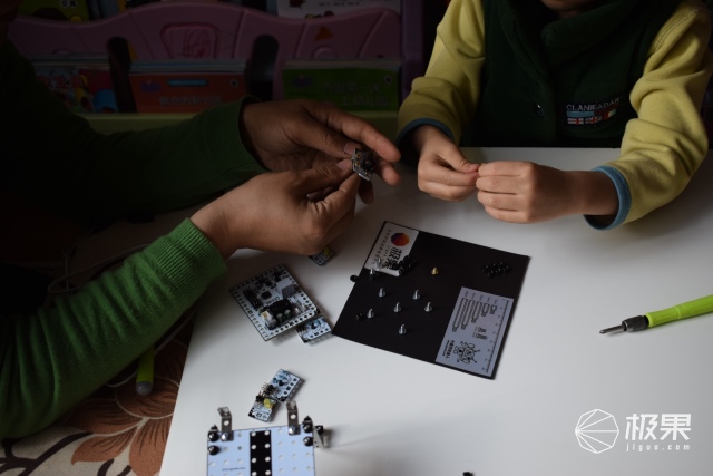 小盖茨机器人L-GATES小创客家庭套装