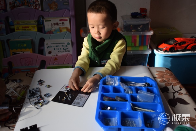 小盖茨机器人L-GATES小创客家庭套装