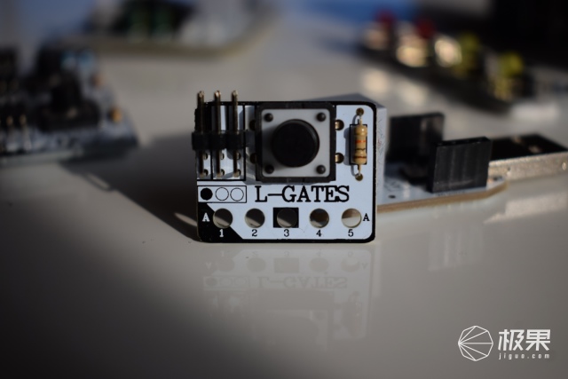 小盖茨机器人L-GATES小创客家庭套装