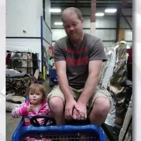 爸爸意外昏迷 2岁女儿救了他一命！