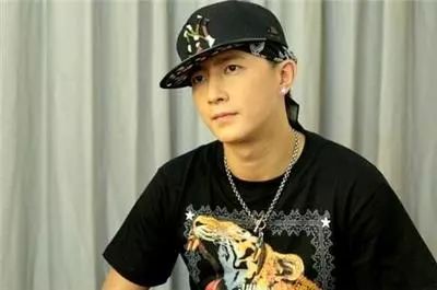 鹿晗陈伟霆王嘉尔宋茜VS易烊千玺罗志祥黄子