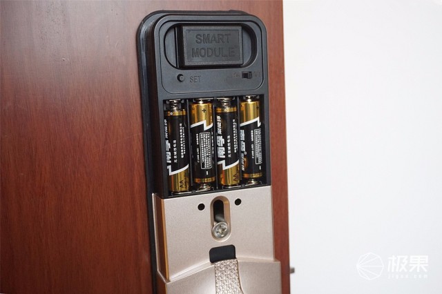 智能门锁推荐安全保障 C483F2FA245C3F1CF1B49522F6CD624E519765B4_size85_w640_h426.jpeg