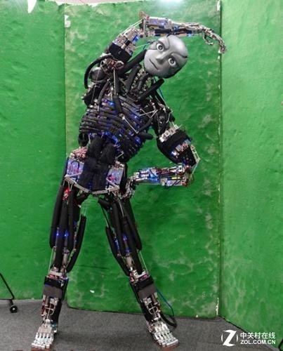 日本发明机器人“腱悟郎”进行运动分析