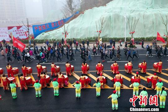 迎新春长跑是宜昌的一项传统群众体育活动　周星亮　摄