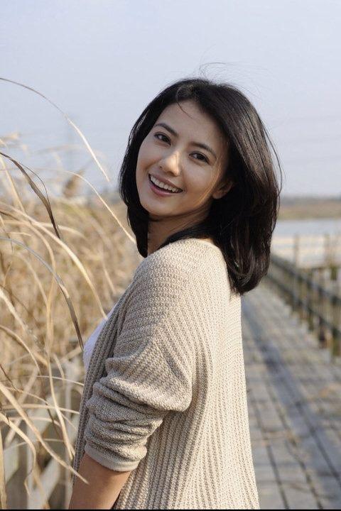 高圆圆再现甜美丸子头, 请别再抓着她的眼纹大做文章了