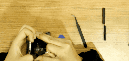 不靠苹果爸爸，花100多块自己换iPhone电池，到底难不难？