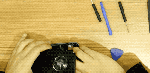 不靠苹果爸爸，花100多块自己换iPhone电池，到底难不难？