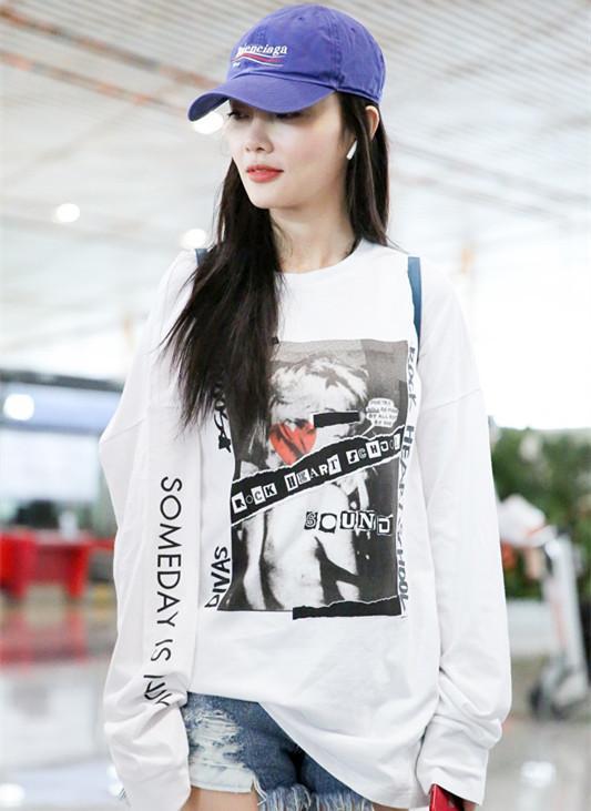 迪丽热巴这身衣服好显高,和关晓彤有同样的爱