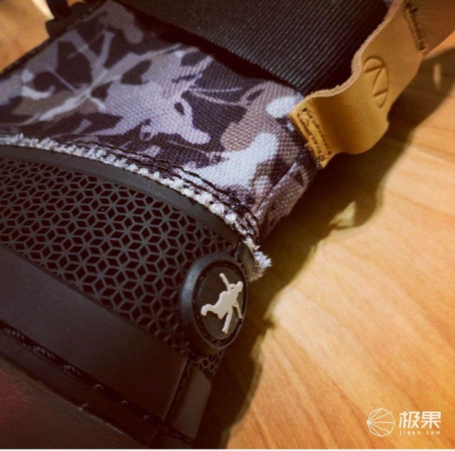 Clarks推出星球大战联名鞋款，经典百搭