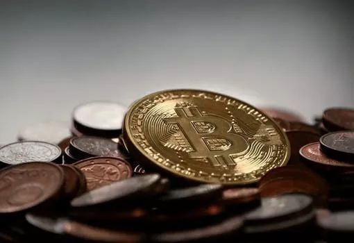 比特币癫狂：泡沫、价值、美丽新世界