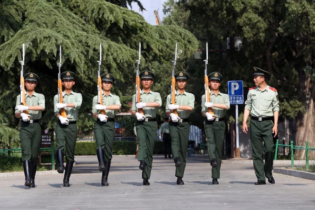 关注 | 别了,武警天安门国旗护卫队!你好,解放军