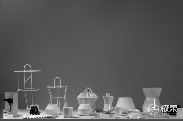 魔法照进现实！能够在头顶悬停的“飞行灯”