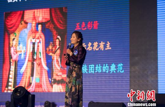 图为决赛选手进行PPT项目路演。 何蓬磊 摄