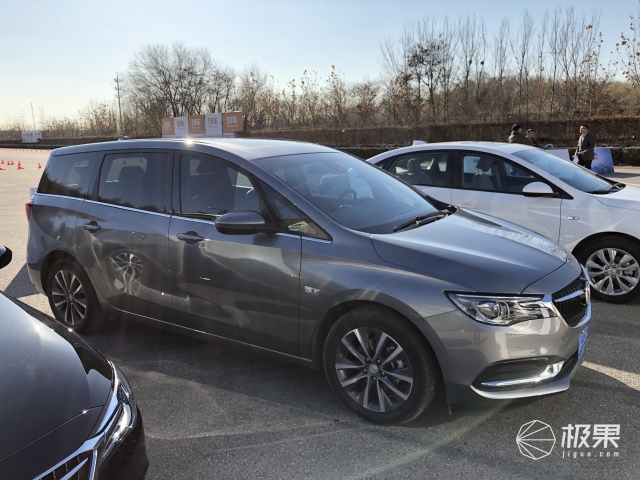 别克GL6MPV六座汽车 别克GL6MPV六座汽车