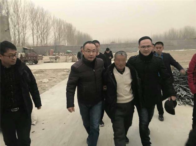 万里追凶!郑州疑犯在新疆a疑犯潜逃抓捕14年全集像步步惊心穿越的电视剧警方图片