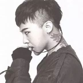 GD和丁日的纹身有故事?窦靖童的纹身原来不全为了耍酷