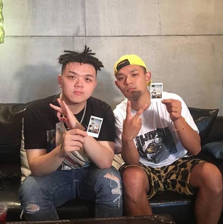 厉害了新疆沙漠兄弟!唱哭前任算啥,他们还曾