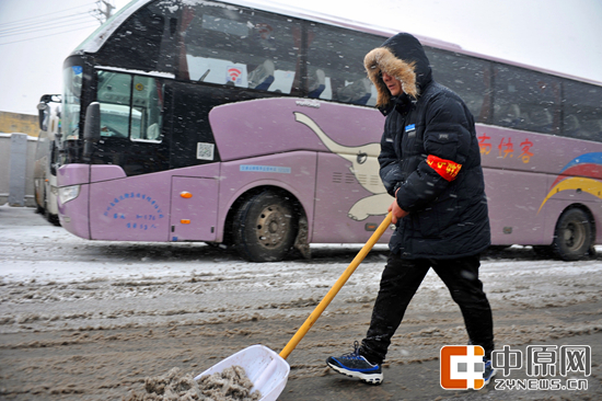 街拍！2018郑州的首场降雪[多图]