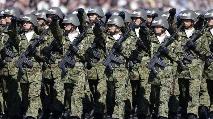 日本揭开修宪“封印” 向“军事大国”狂飙