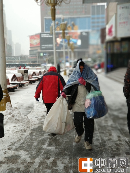 街拍！2018郑州的首场降雪[多图]