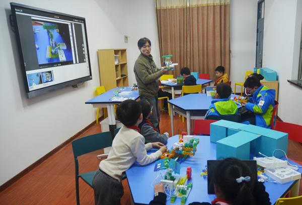 索尼教育系统解决方案案例:小学中的KOOV机