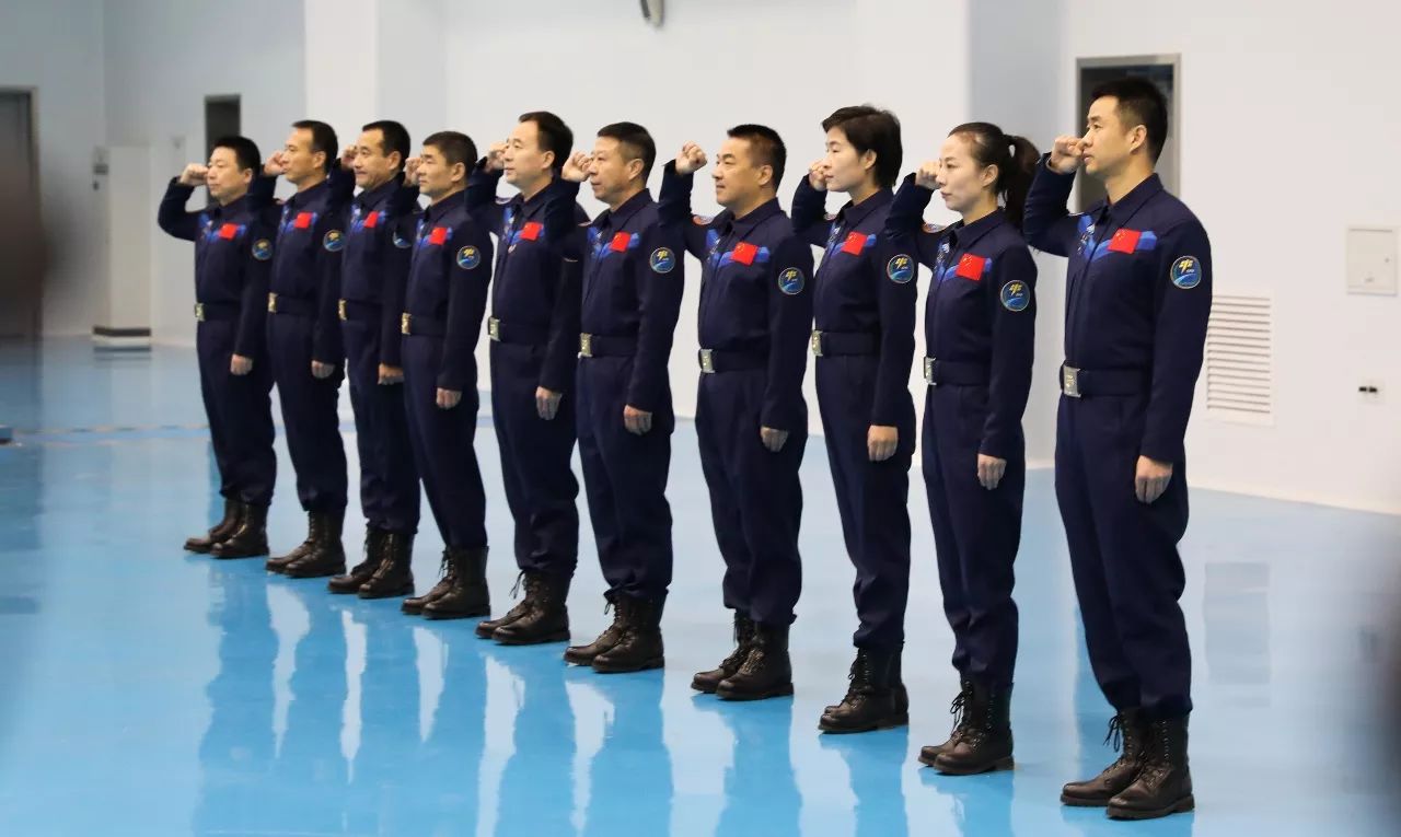 中国人民解放军航天员大队全体航天员重温入队誓词