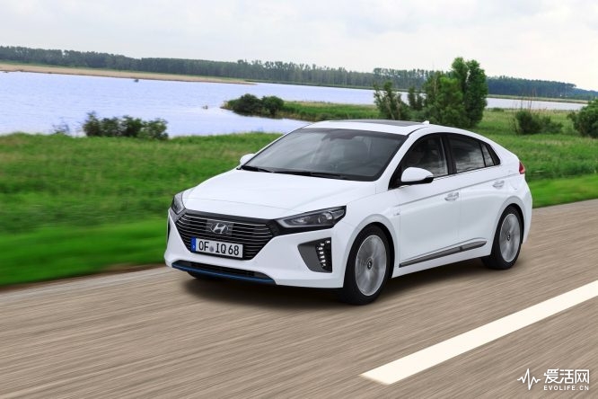 2017-hyundai-ioniq-hybrid-review_9
