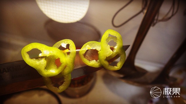 “瑞典国刀”莫拉125周年纪念版,锋利耐操剔骨劈柴都不是事儿 “瑞典国刀”莫拉125周年纪念版,锋利耐操剔骨劈柴都不是事儿