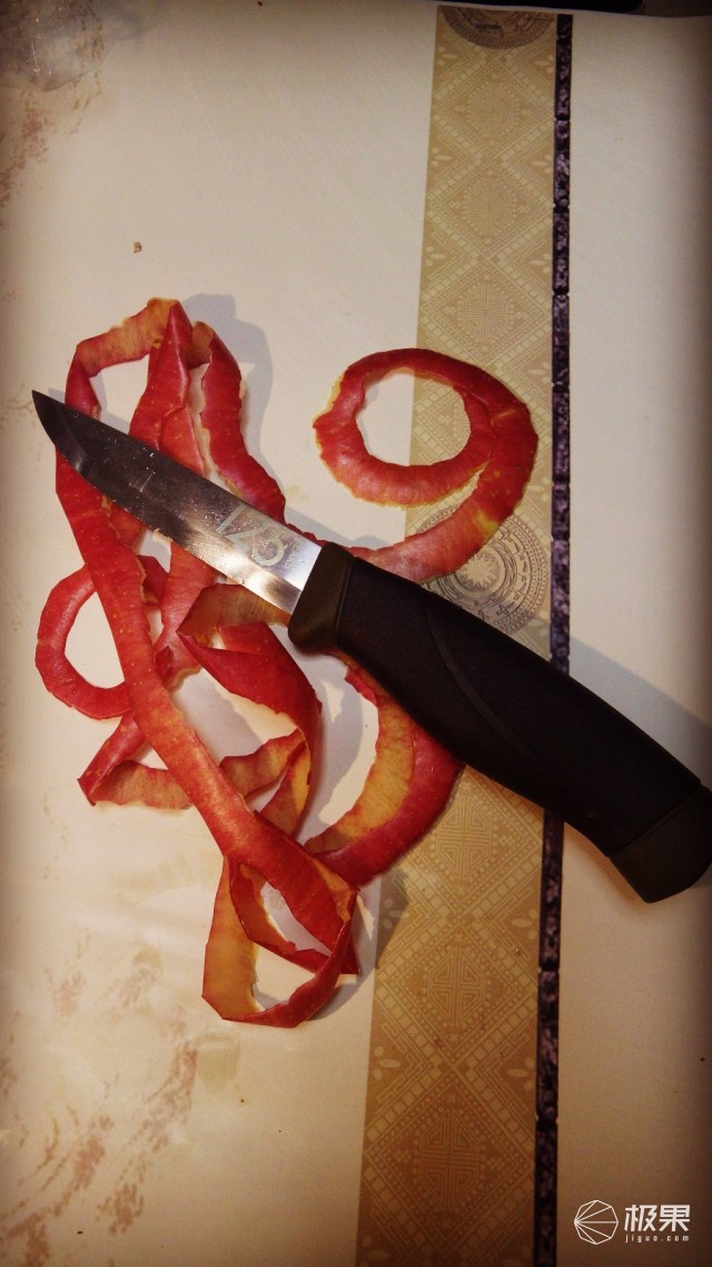 “瑞典国刀”莫拉125周年纪念版,锋利耐操剔骨劈柴都不是事儿 “瑞典国刀”莫拉125周年纪念版,锋利耐操剔骨劈柴都不是事儿