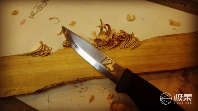 “瑞典国刀”莫拉125周年纪念版,锋利耐操剔骨劈柴都不是事儿 “瑞典国刀”莫拉125周年纪念版,锋利耐操剔骨劈柴都不是事儿