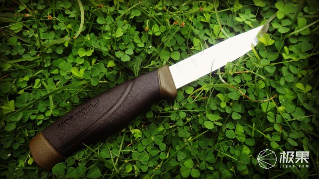 “瑞典国刀”莫拉125周年纪念版,锋利耐操剔骨劈柴都不是事儿 “瑞典国刀”莫拉125周年纪念版,锋利耐操剔骨劈柴都不是事儿