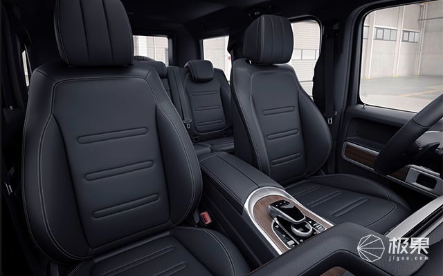 史上最硬奔驰来了!新内饰像科幻片,全球男人都渴望被它榨干 史上最硬奔驰来了!新内饰像科幻片,全球男人都渴望被它榨干