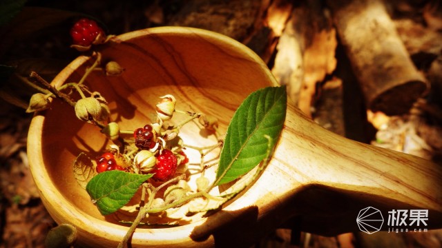 “瑞典国刀”莫拉125周年纪念版,锋利耐操剔骨劈柴都不是事儿 “瑞典国刀”莫拉125周年纪念版,锋利耐操剔骨劈柴都不是事儿