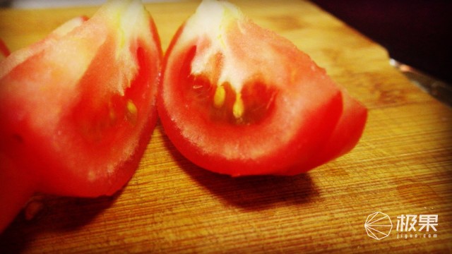 “瑞典国刀”莫拉125周年纪念版,锋利耐操剔骨劈柴都不是事儿 “瑞典国刀”莫拉125周年纪念版,锋利耐操剔骨劈柴都不是事儿