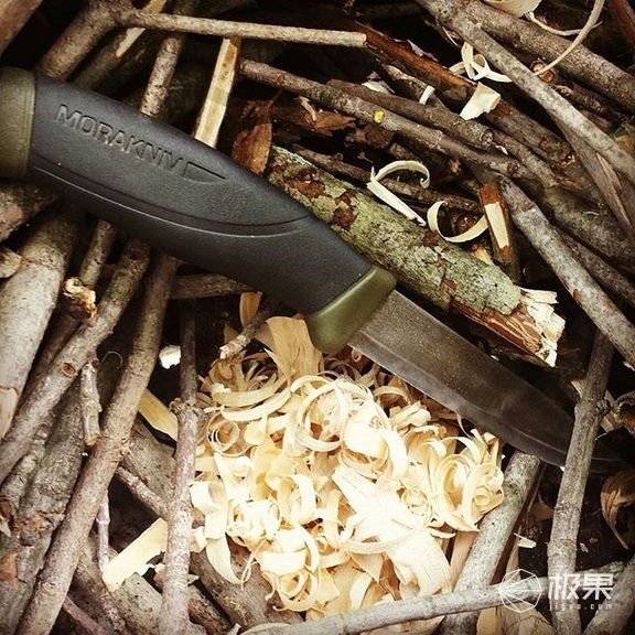 “瑞典国刀”莫拉125周年纪念版,锋利耐操剔骨劈柴都不是事儿 “瑞典国刀”莫拉125周年纪念版,锋利耐操剔骨劈柴都不是事儿