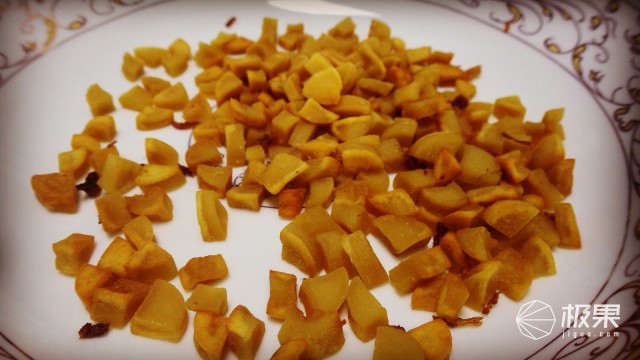 “瑞典国刀”莫拉125周年纪念版,锋利耐操剔骨劈柴都不是事儿 “瑞典国刀”莫拉125周年纪念版,锋利耐操剔骨劈柴都不是事儿