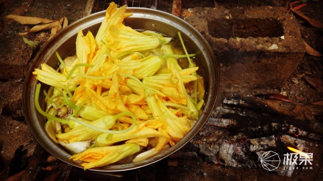 “瑞典国刀”莫拉125周年纪念版,锋利耐操剔骨劈柴都不是事儿 “瑞典国刀”莫拉125周年纪念版,锋利耐操剔骨劈柴都不是事儿