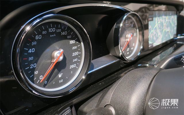 史上最硬奔驰来了!新内饰像科幻片,全球男人都渴望被它榨干 史上最硬奔驰来了!新内饰像科幻片,全球男人都渴望被它榨干