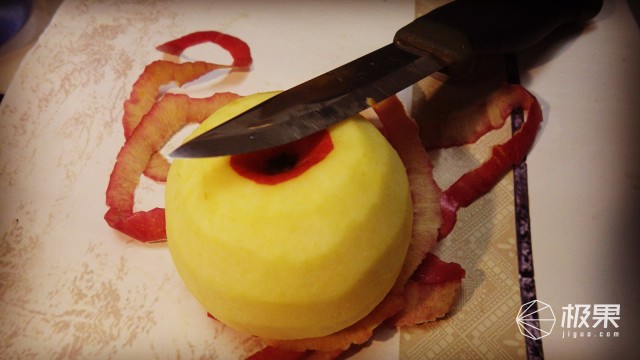 “瑞典国刀”莫拉125周年纪念版,锋利耐操剔骨劈柴都不是事儿 “瑞典国刀”莫拉125周年纪念版,锋利耐操剔骨劈柴都不是事儿